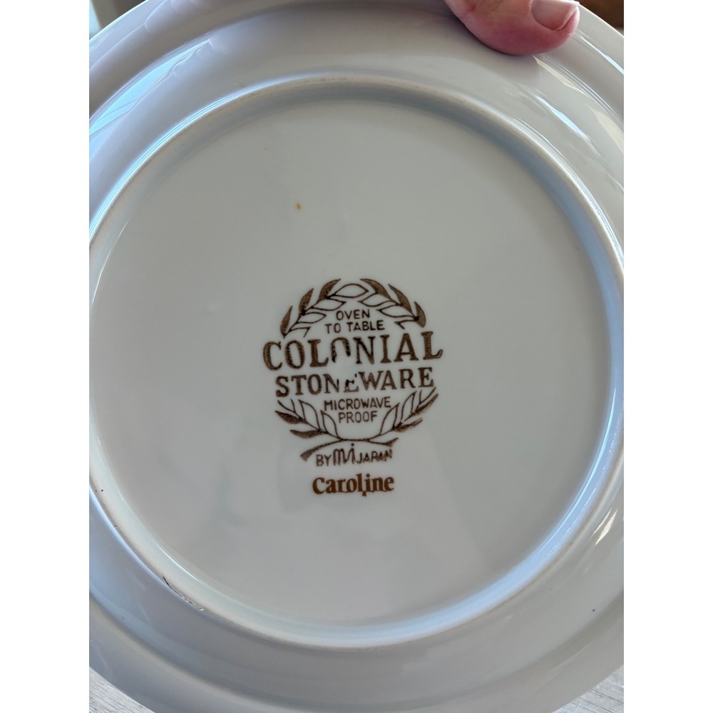 Vintage set 8 Colonial Stoneware Caroline dinner plate 7 dessert plates 1 saucer - Picture 5 of 6
